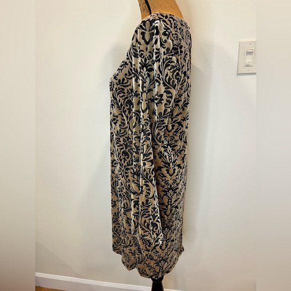 ECI Velvet Brocade Shift Dress Black Tan Bell Sleeves Stretch Size Medium - Picture 5 of 10